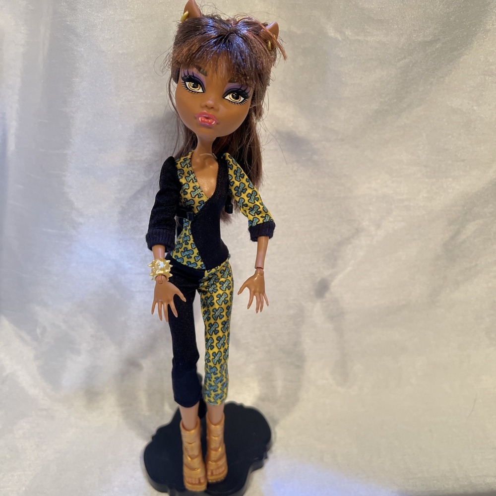 2008 Mattel Monster High 11" Doll & Accessories - Clawdeen Wolf